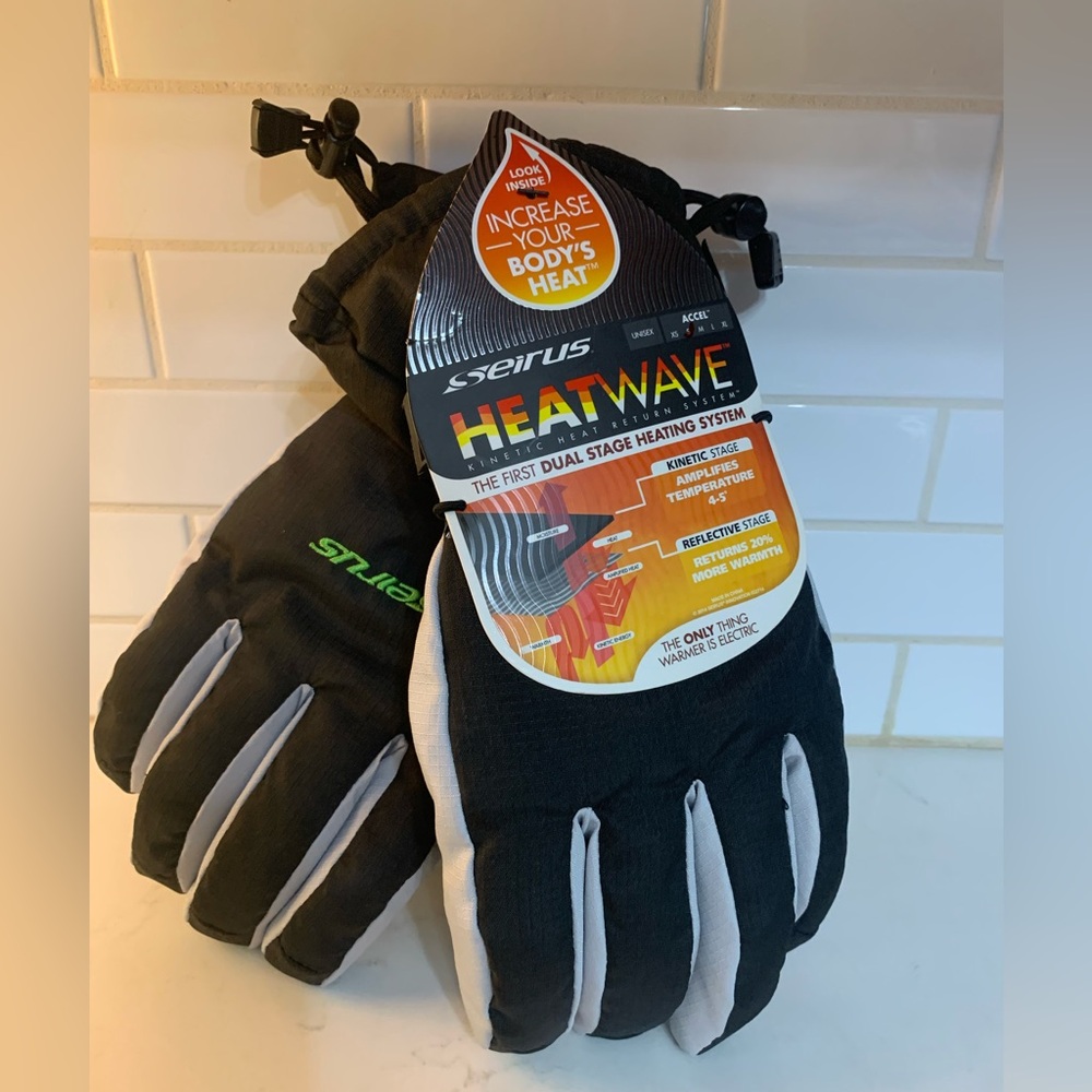Seirus Unisex Winter Gloves.  Size small.  NEW WITH TAG.